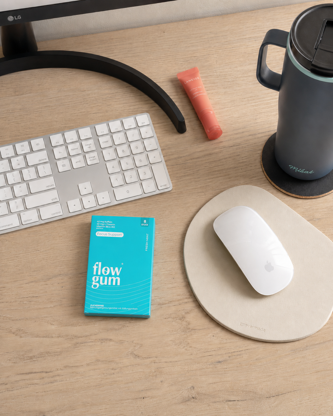 Flow Gum Focus Support Packung auf einem Schreibtisch neben Tastatur und Maus – beim Lernen